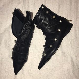 Pointed Toe Flat Boots